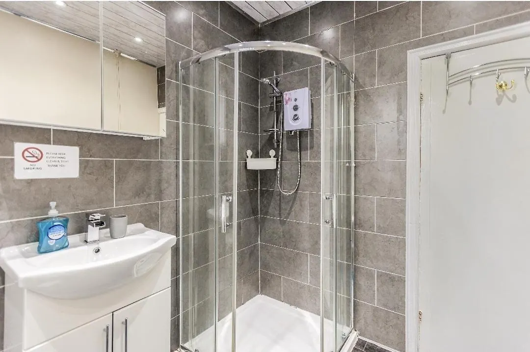 Homely Double Bed, Tv, Wi-Fi And Garden Leeds  Pensjonat