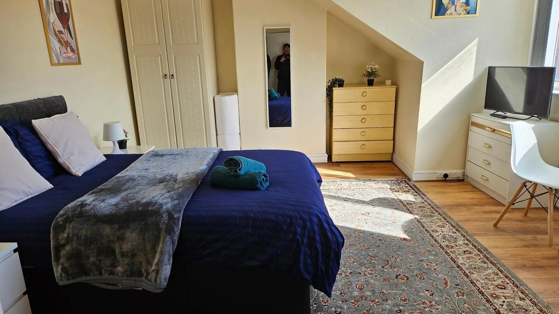 Homely Double Bed, Tv, Wi-Fi And Garden Leeds